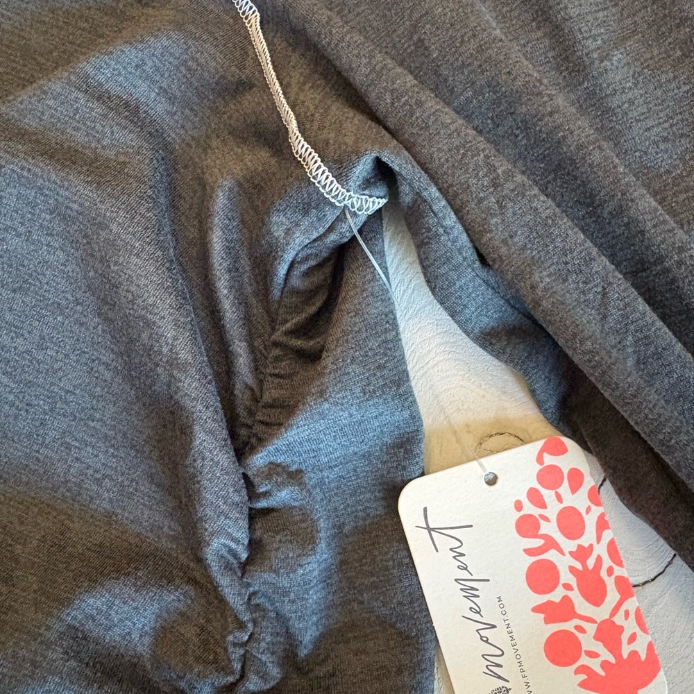 The Free People Movement Women’s Grey Right Or Run Long Sleeve Layer in XL NWT - Picture 8 of 10